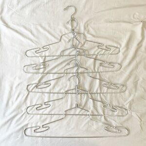 Set of 5 silver stainless steel top hangers for clothes